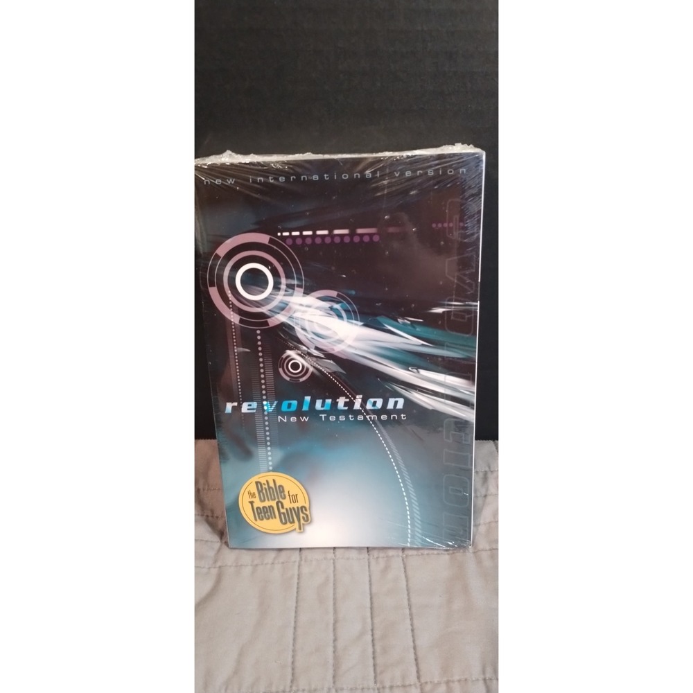 Revolution New Testament (NIV) Paperback Zondervan Young Adult English